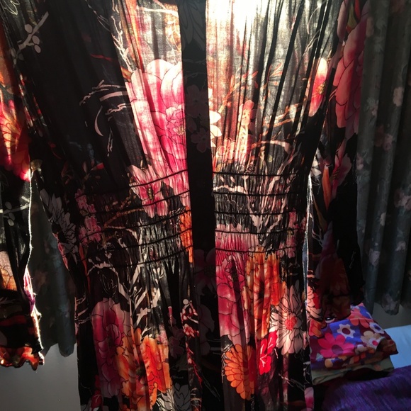 V Christina Blouse w/Cinched Elastic at Waist - Picture 4 of 8